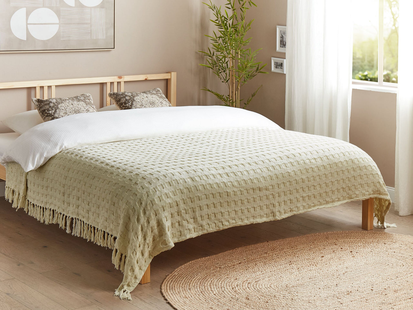 Elegant White Cotton Bedspread with Tassels - 200 x 220 cm